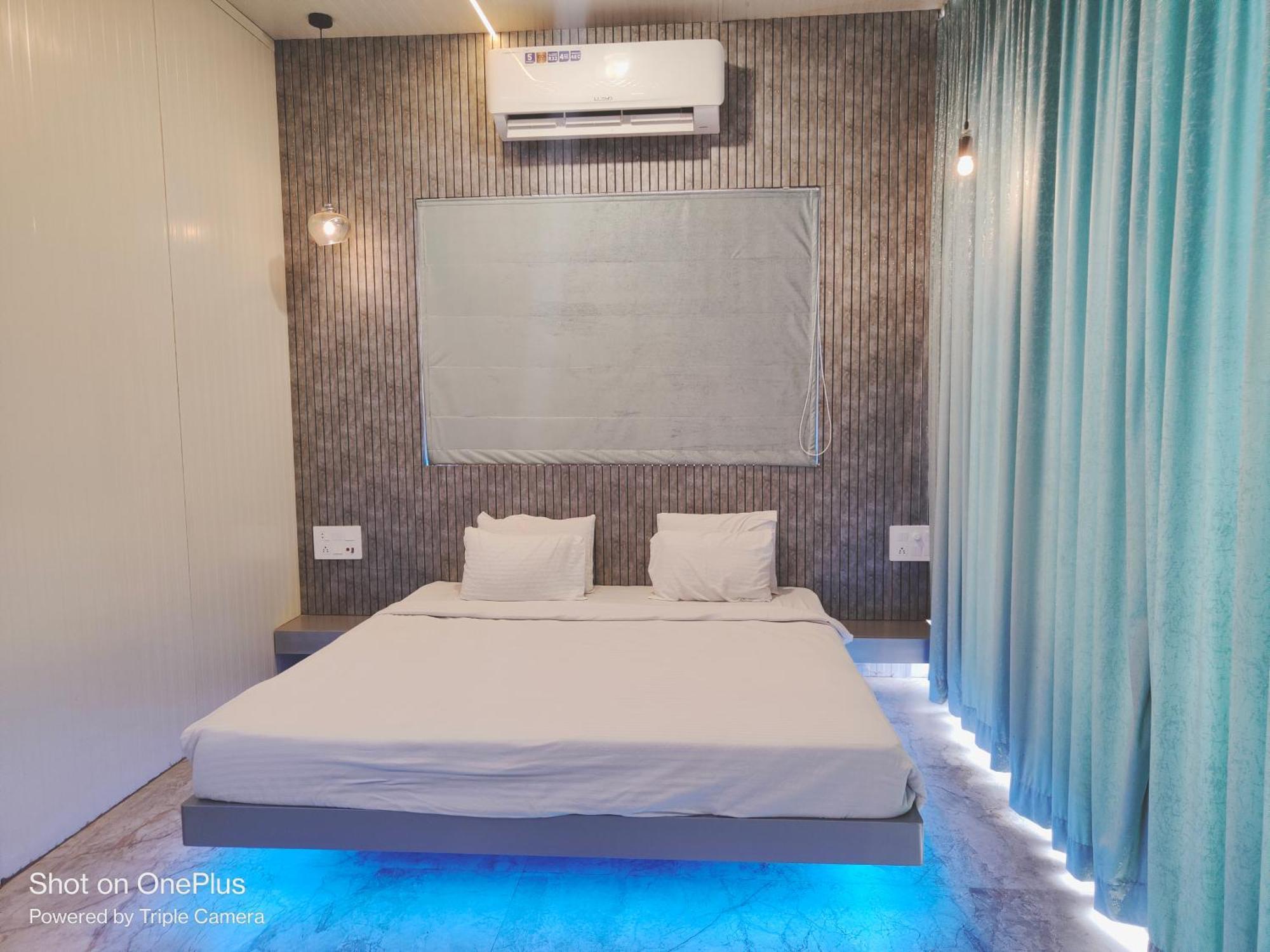 Vss Lawns & Resorts Llp Shahada Luaran gambar