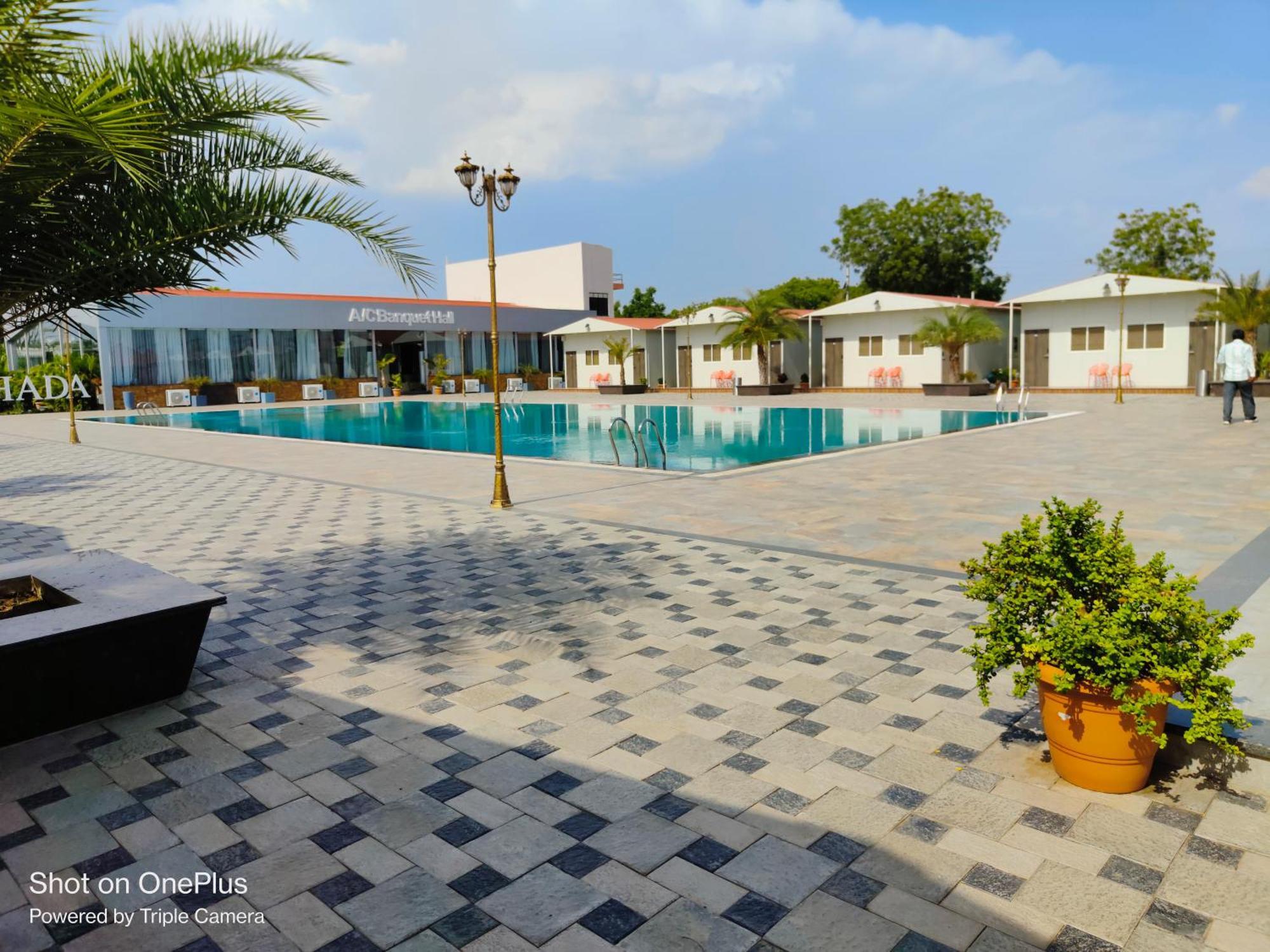 Vss Lawns & Resorts Llp Shahada Luaran gambar
