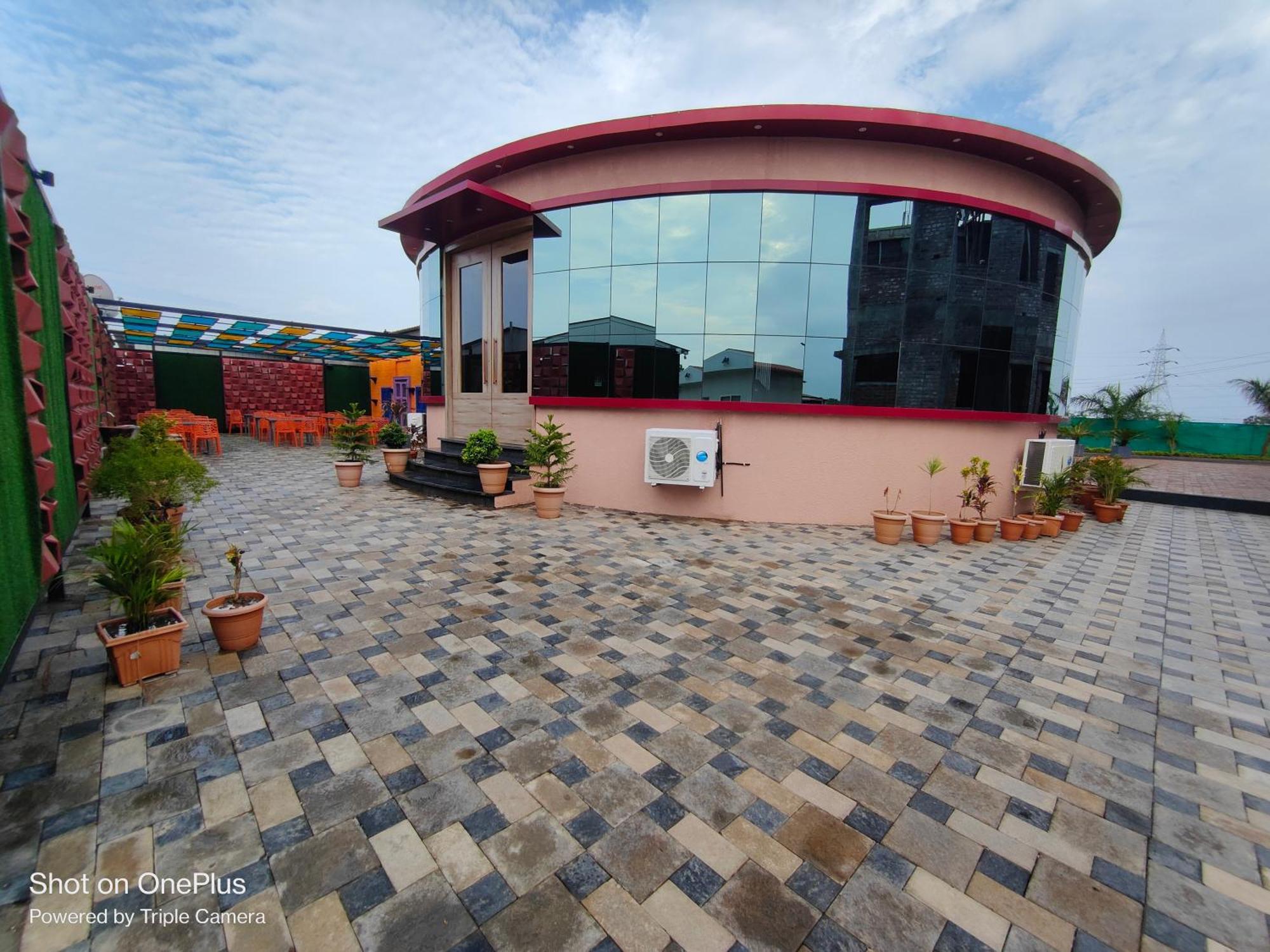Vss Lawns & Resorts Llp Shahada Luaran gambar