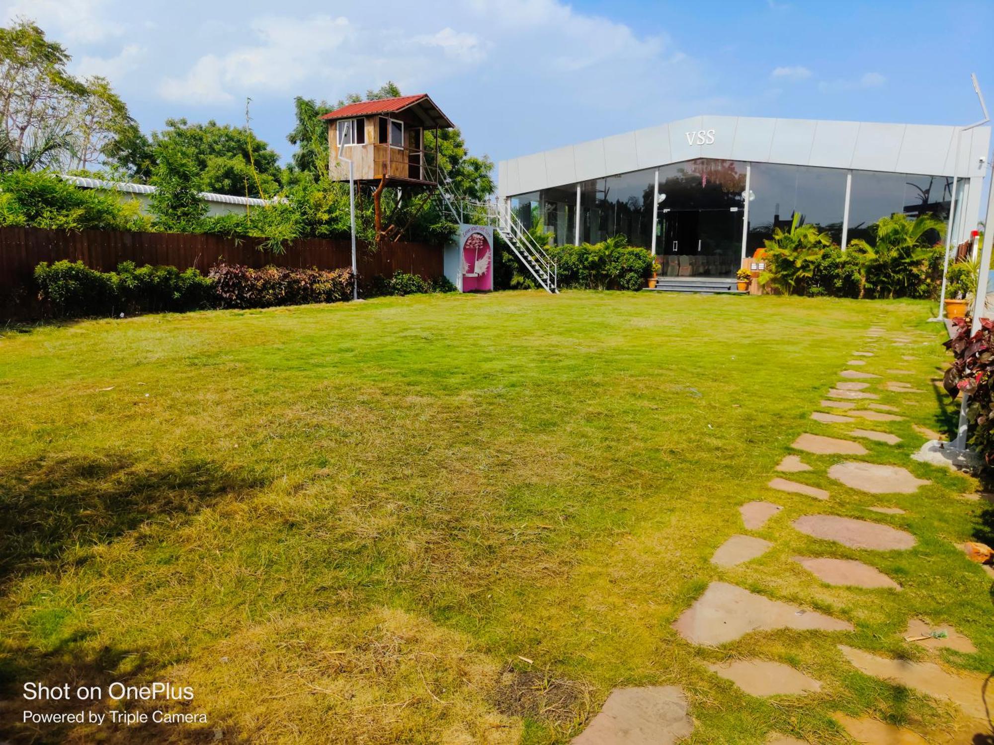 Vss Lawns & Resorts Llp Shahada Luaran gambar