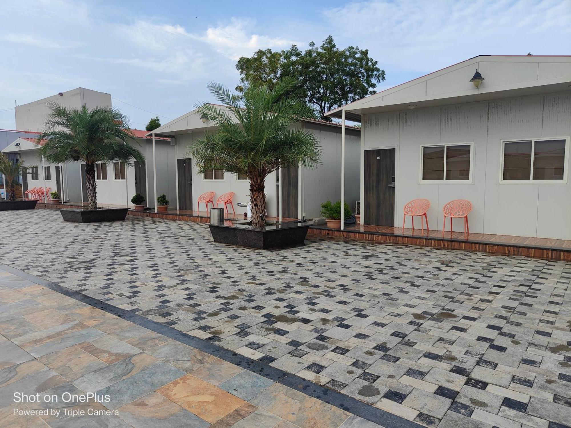Vss Lawns & Resorts Llp Shahada Luaran gambar